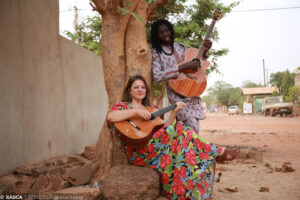 Foto der Musiker Soledad Kalza & Sina Kienou